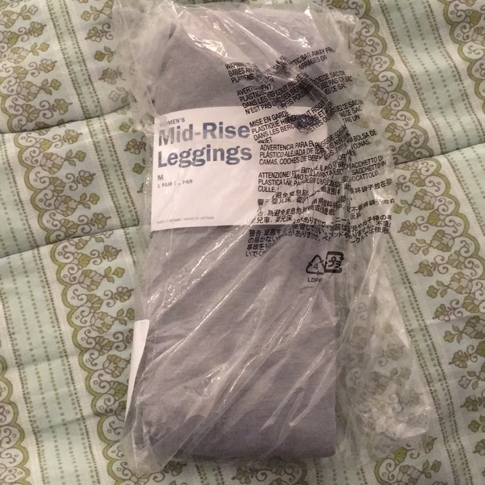 Old Navy mid-rise leggings -brand new